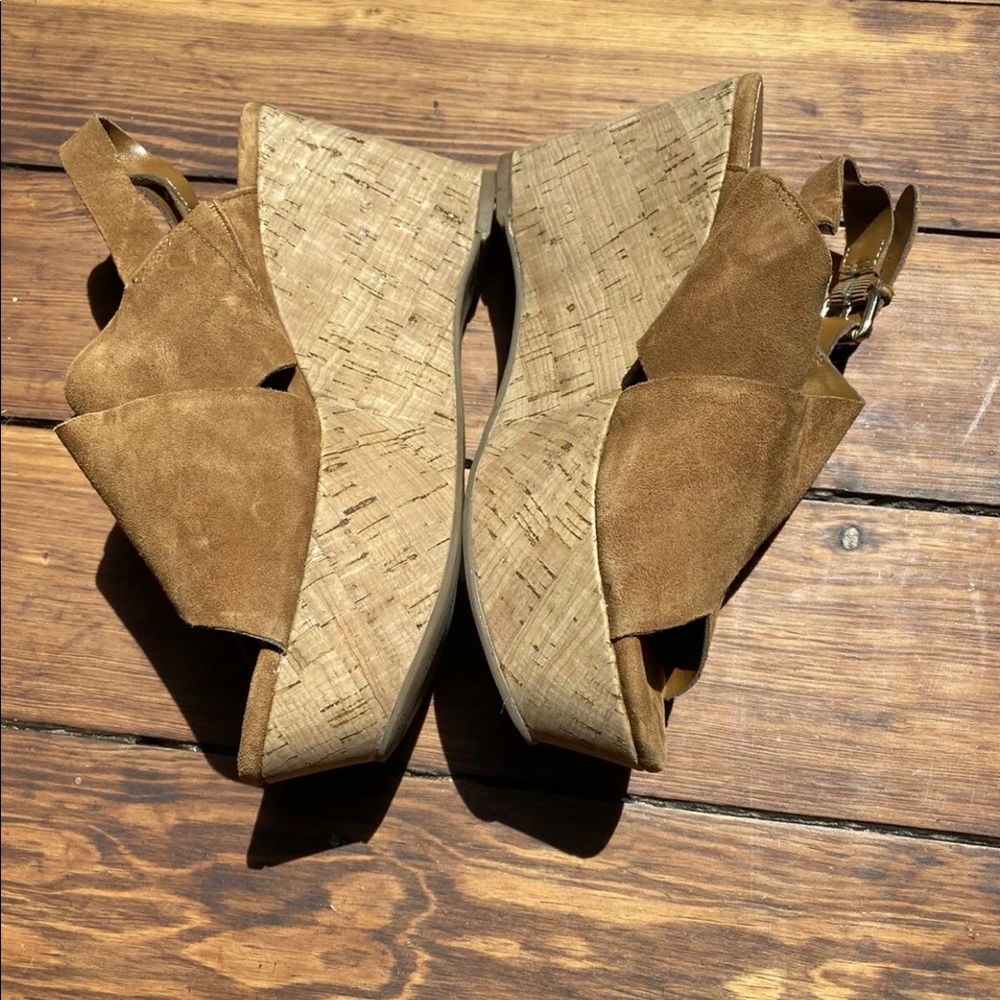 NEW Marc Fisher Sesame Gold Leather Cross-band Back-Strap Wedge Sandals Size 6